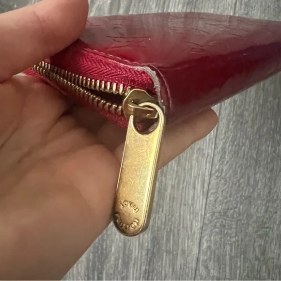 Authenticated Used Louis Vuitton Zippy Wallet  Monogram Vernis Pomme d'Amour Red - Picture 15 of 16